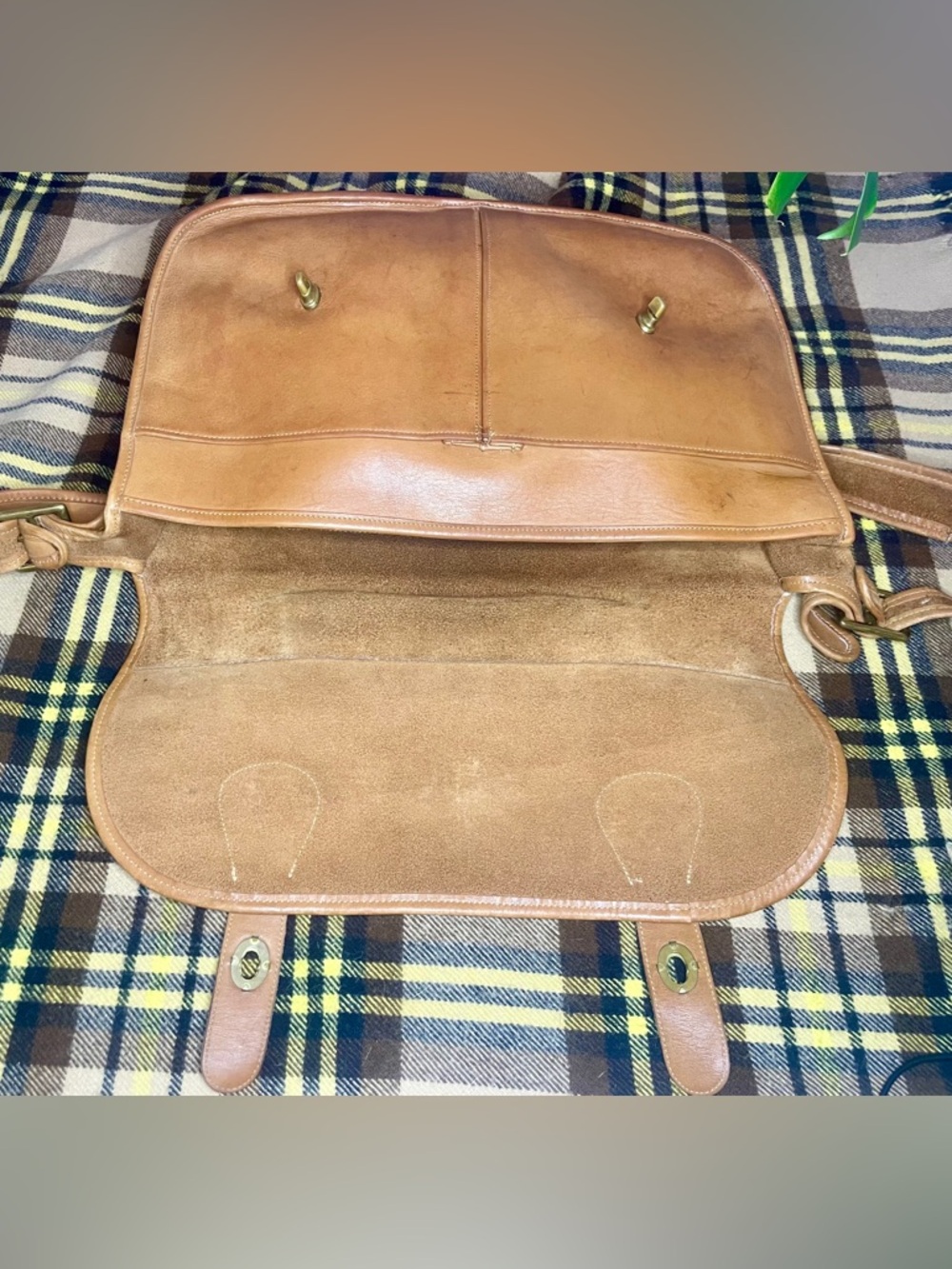Vintage 1970s Coach Musette Messenger Bag Briefcase in Tan Saddle - Picture 6 of 13